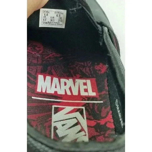 Vans Women's 6.5 Men's 5 Marvel Black Widow Classic Slip-On Logo Tag Sneakers - Picture 3 of 12